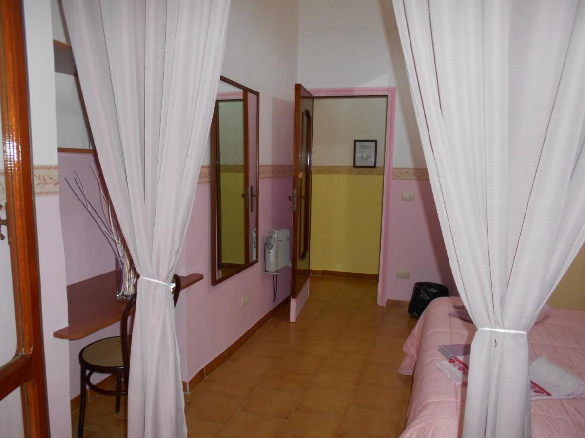 Robby'S House Bed & Breakfast Віко-Екуенсе Екстер'єр фото