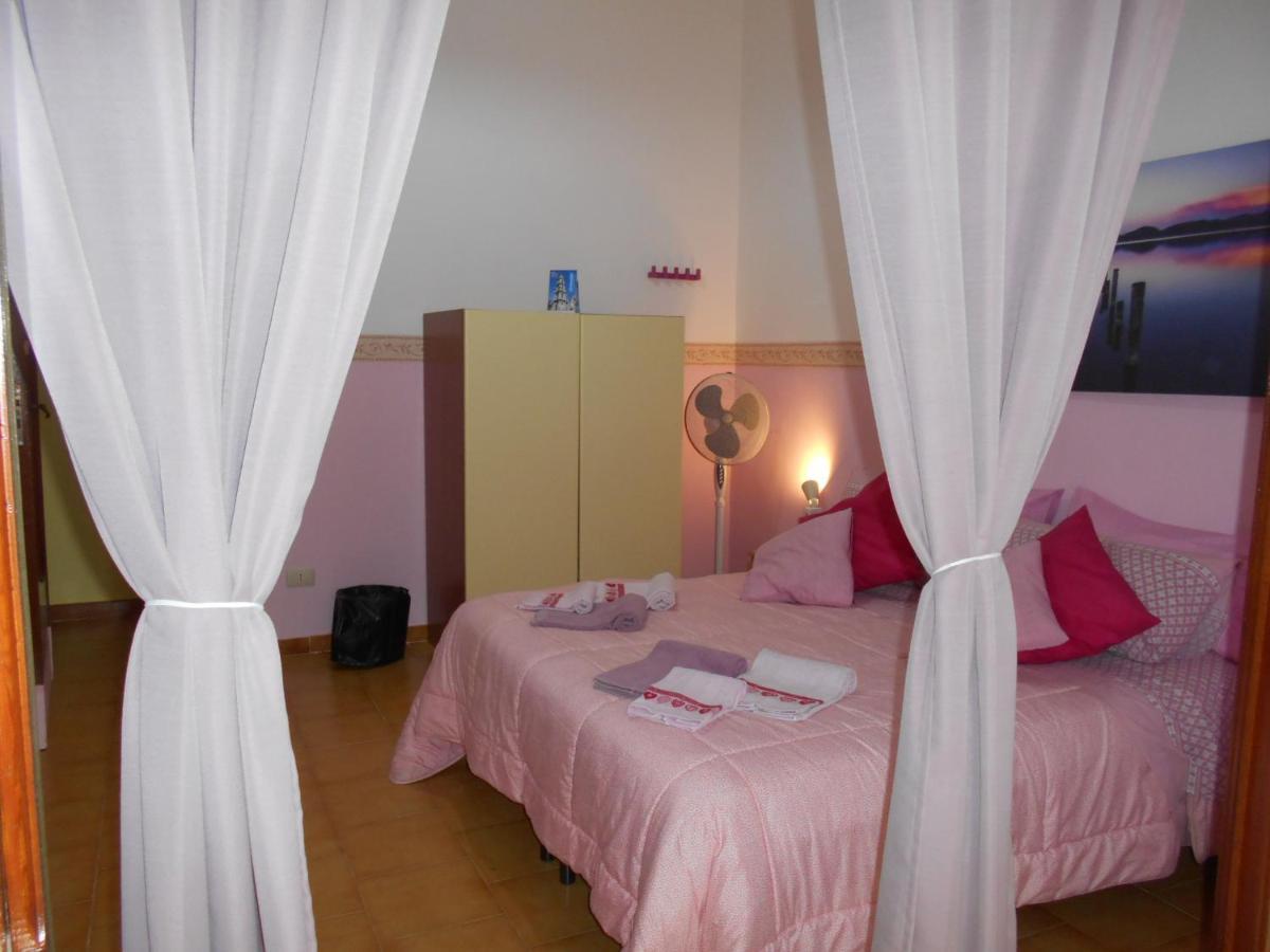 Robby'S House Bed & Breakfast Віко-Екуенсе Екстер'єр фото