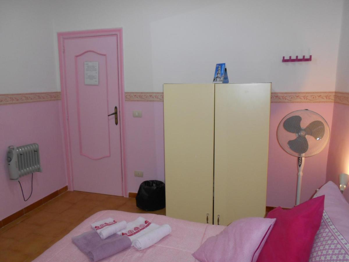 Robby'S House Bed & Breakfast Віко-Екуенсе Екстер'єр фото